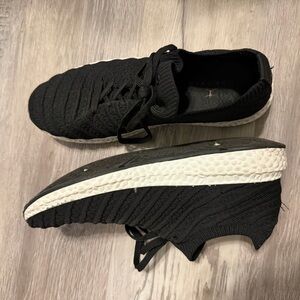danskin black tennis shoes